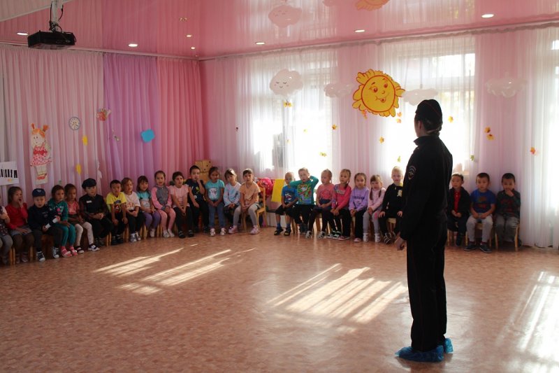 Сотрудники Госавтоинспекции Аргаяша и педагоги  провели занятия в детском саду
